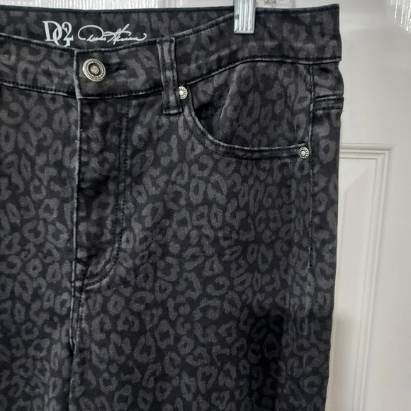 DG2 by Diane Gilman Gray and Black Leopard Print Skinny Jeans in Size 14 - Picture 4 of 11